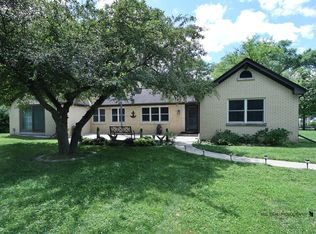 9425 Byrne Dr, Fox River Grove, IL 60021