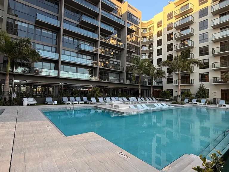 12400 Biscayne Blvd #605 — Photo 30