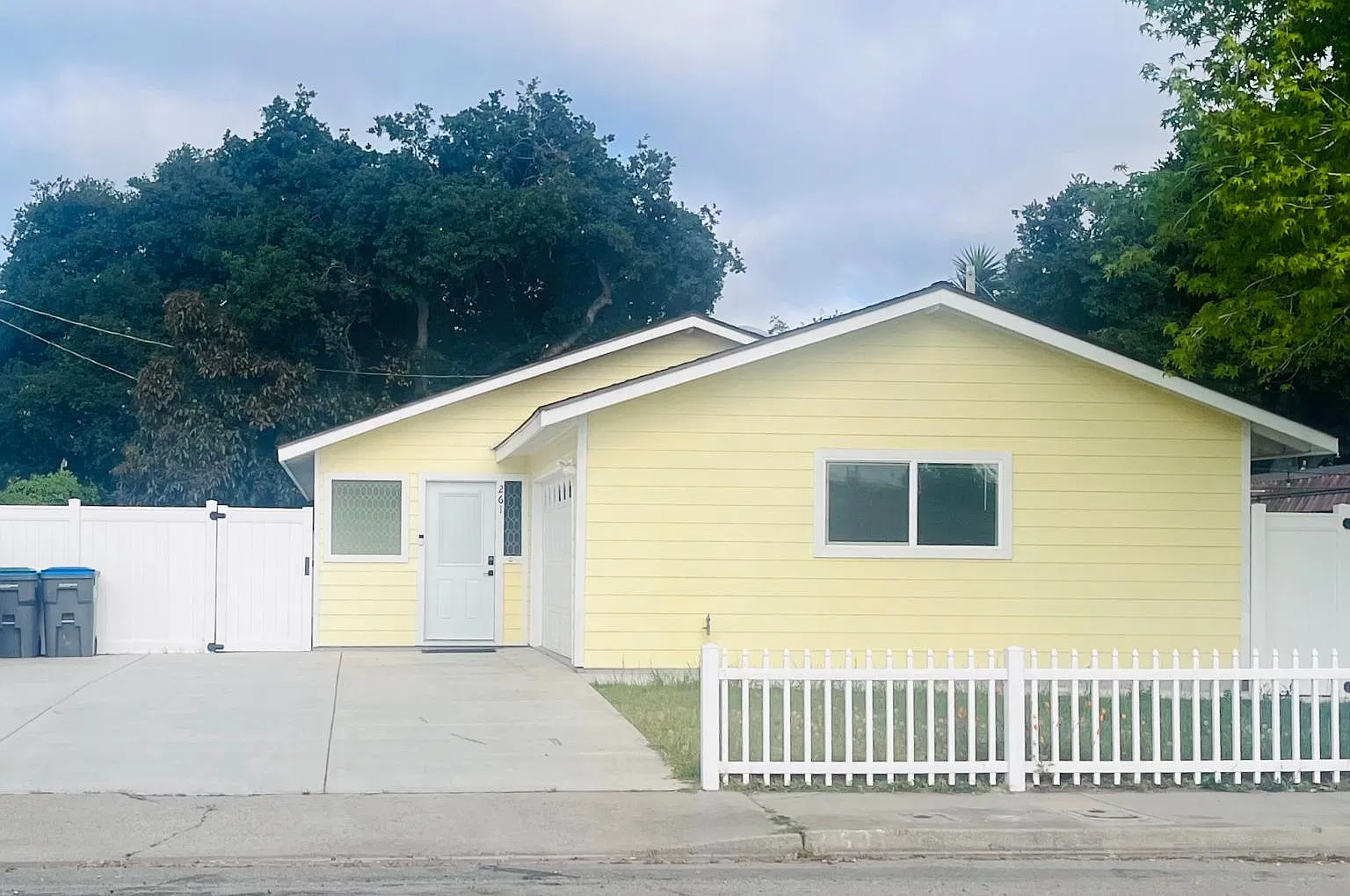 3 bed, 1424 sqft, $3,400 — Photo 2