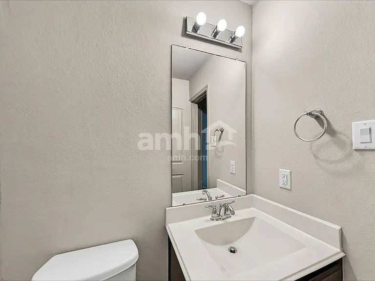 2201 Jefferson Crossing Dr — Photo 15