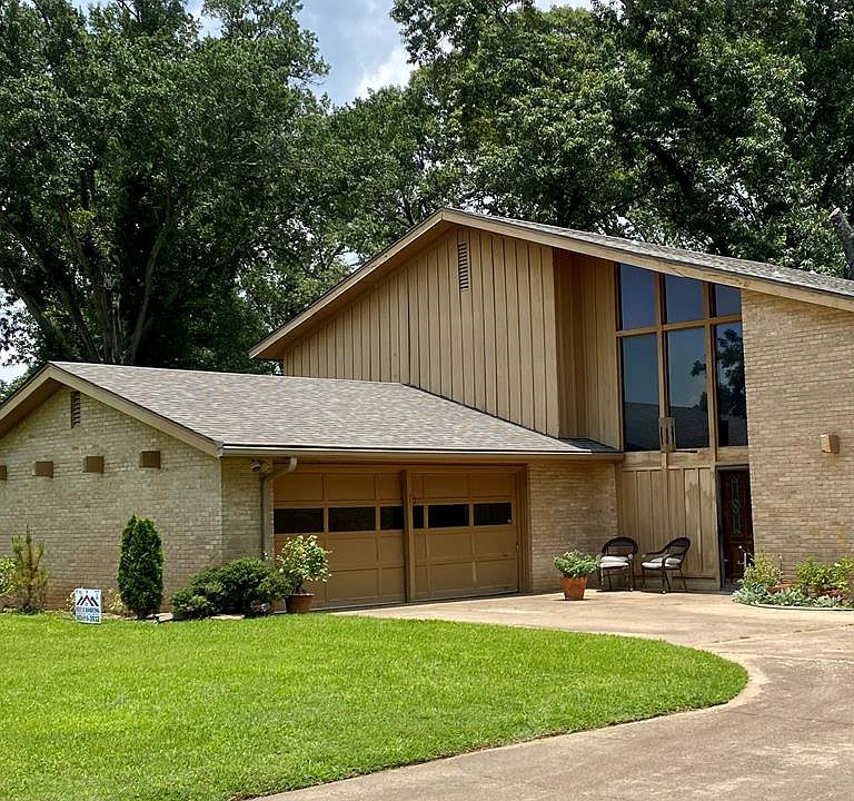 1st image of 926 Bradley Dr