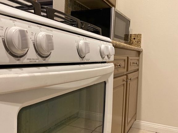 4th image of 1001 Belmont Ave Unit 211
