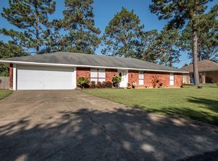 408 E Ridge Trl, Pineville, LA 71360