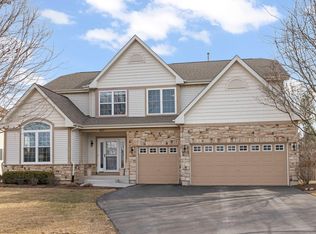 621 Western Dr, North Aurora, IL 60542