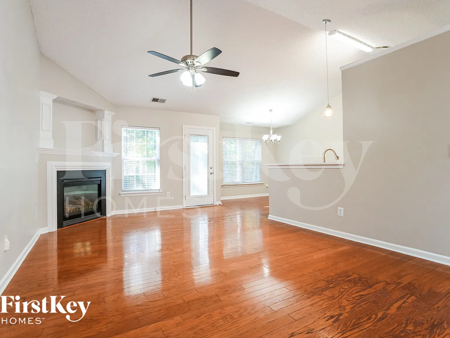 3 bed, 2.0 bath, 1500 sqft, $2,255 — Photo 3
