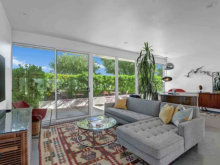 N Sunnyview Dr — Photo 9