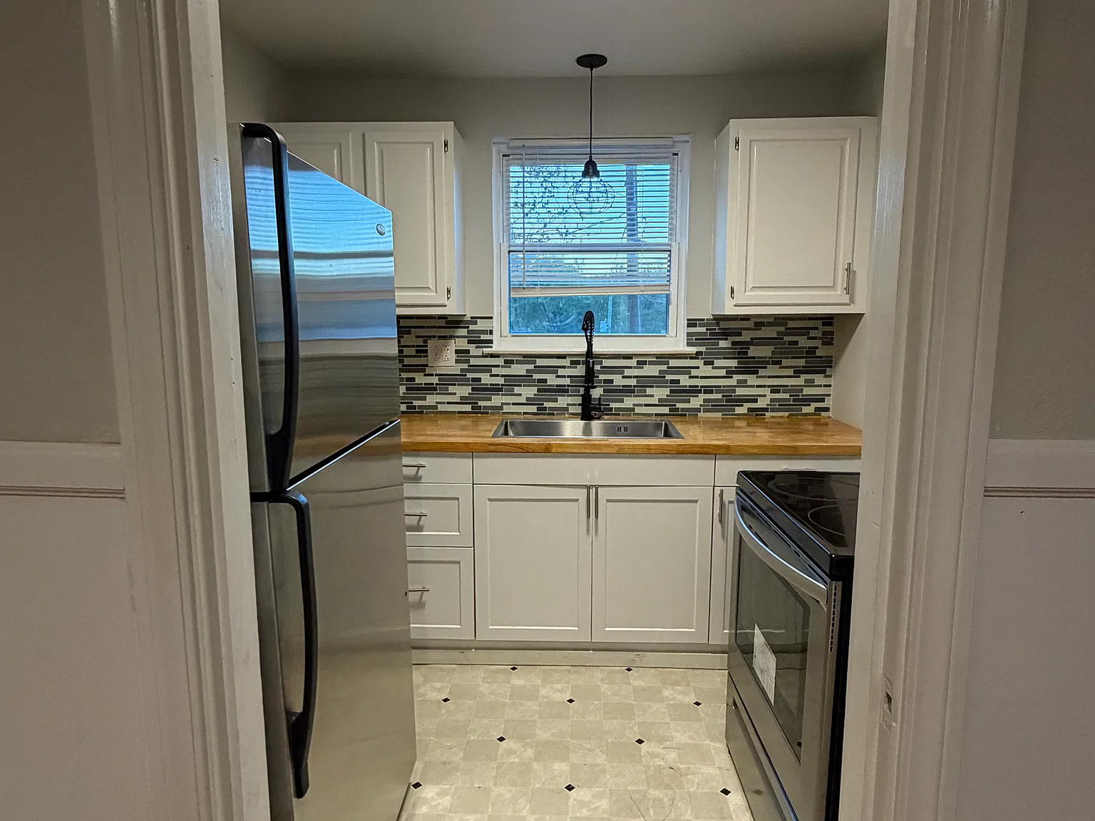 405 Linden Cir — Photo 4