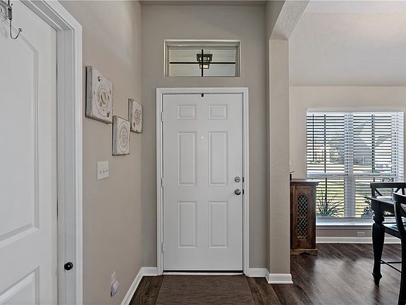 4th image of 2027 Dumfries Dr