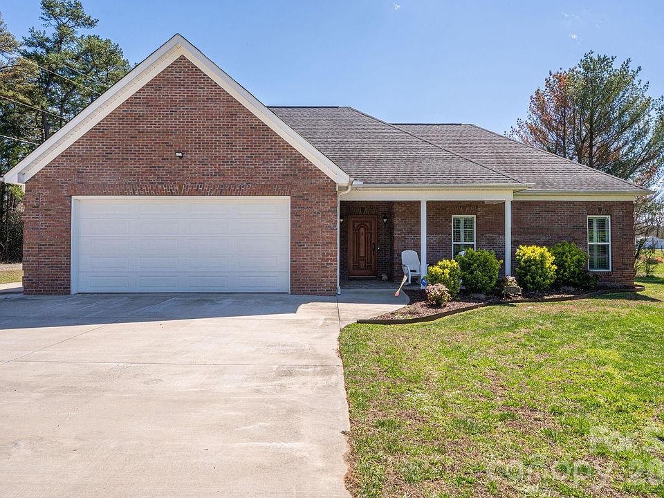 1st image of 140 Huffstetler Lake Rd