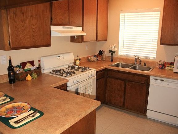 Functional, u-shaped kitchen