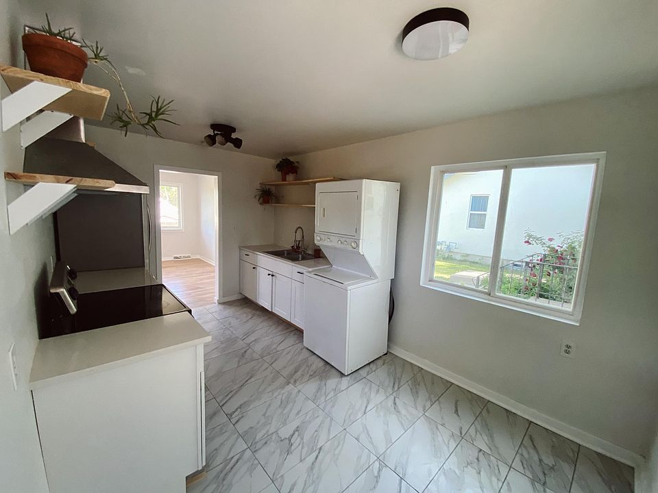 Sunny kitchen!