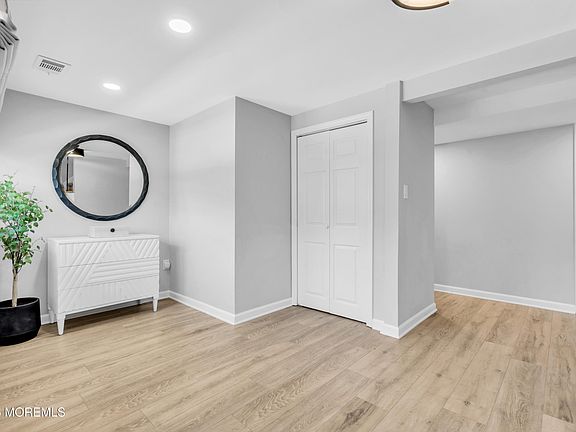 5th image of 27 Greenleaf Drive