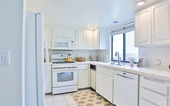 4th image of 4457 Moorpark Way