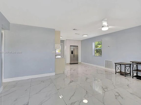 4th image of 1008 Elm Rd