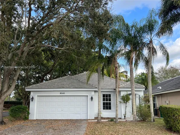 9161 Lake Park Cir N, Davie, FL 33328