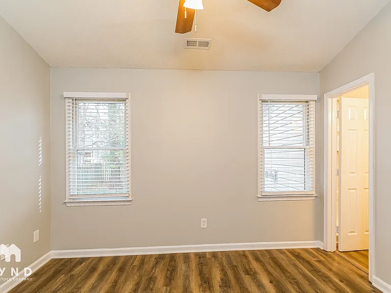 409 Crosspine Dr — Photo 8