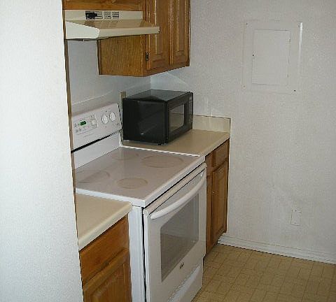 5th image of 11130 Stratford Dr