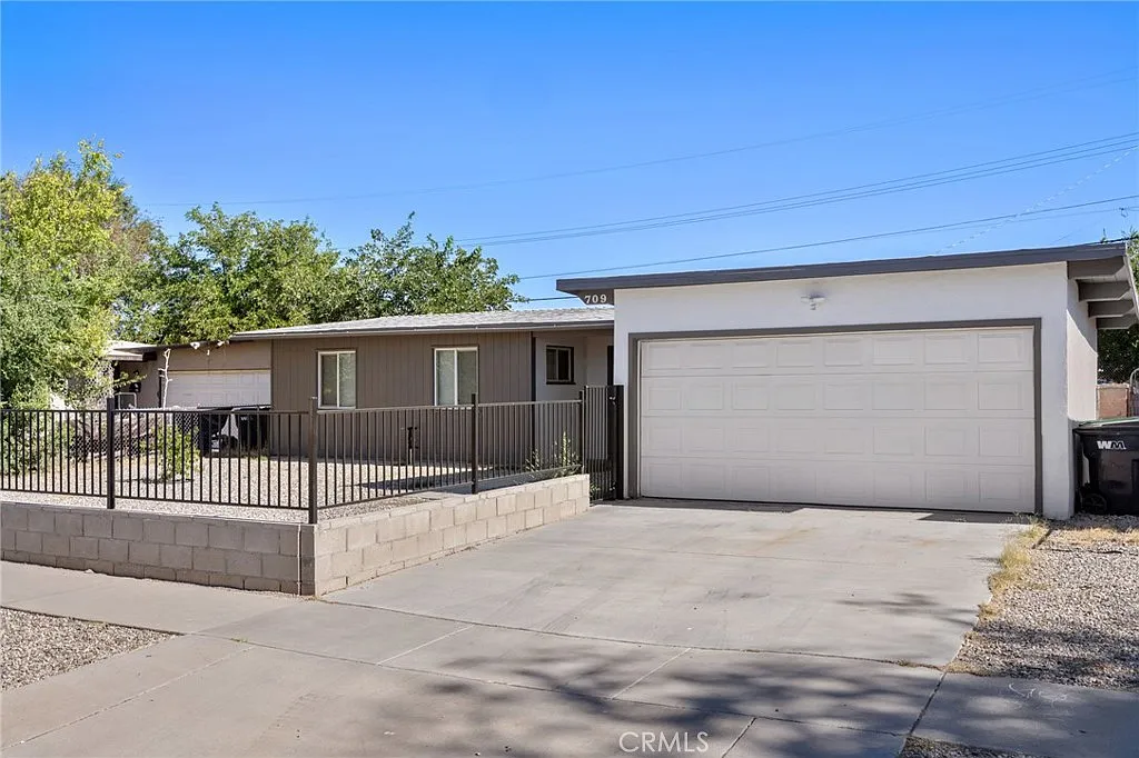 3 bed, 954 sqft, $2,500 — Photo 2