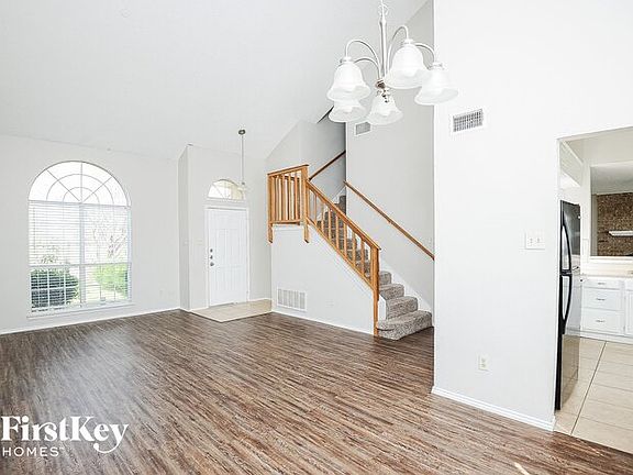 4th image of 5324 Manhassett Dr