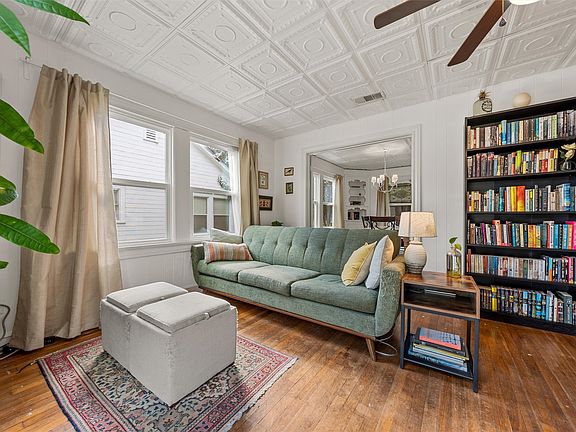 5th image of 2610 Maple Ave