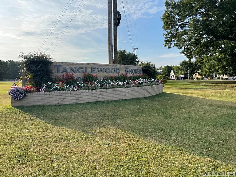 422 Tanglewood Dr — Photo 37
