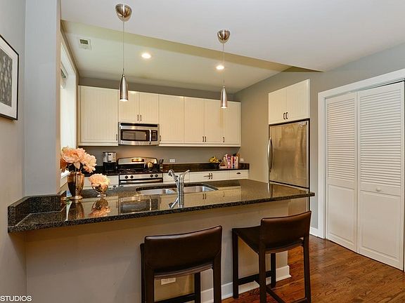 5th image of 2539 N Sawyer Ave APT A