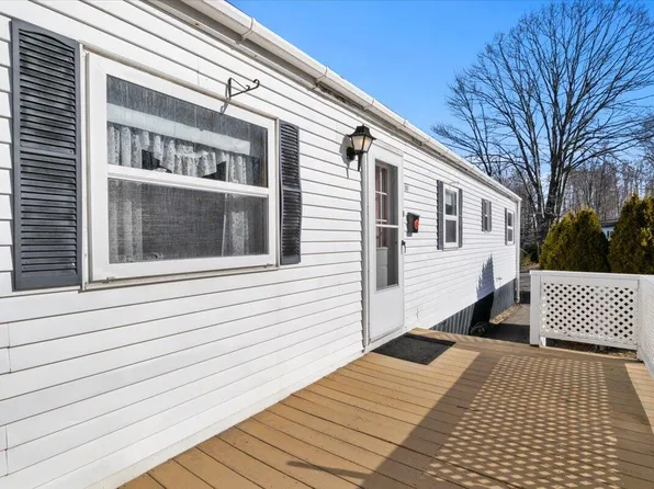 17 Sandalwood Circle, Kittery, ME 03904