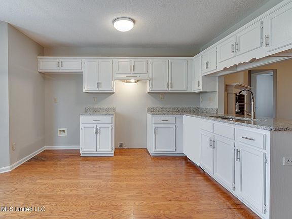 4th image of 4039 Shadow Glen Dr