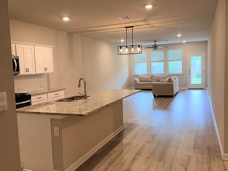 6407 Tiger Pointe Dr — Photo 2