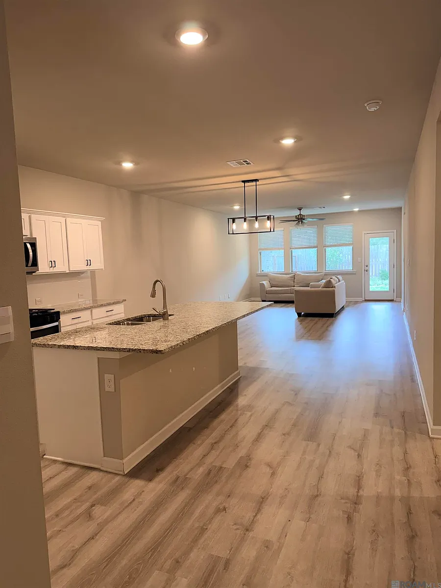 Building Photo - 6407 Tiger Pointe Dr
