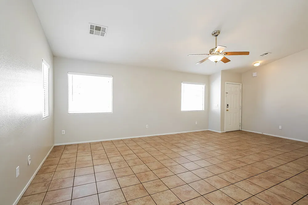 3 bed, 2.0 bath, 1368 sqft, $1,885 — Photo 4
