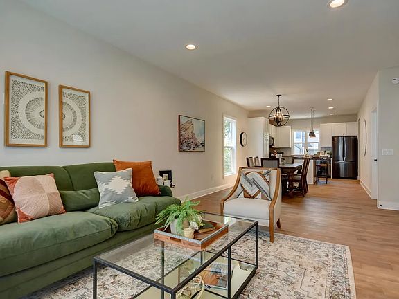 5th image of 1088 E Rich St