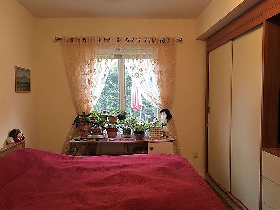 4th image of 1477 Royce St #1G