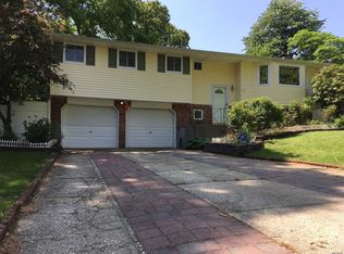 5 Frazer Dr, Greenlawn, NY 11740