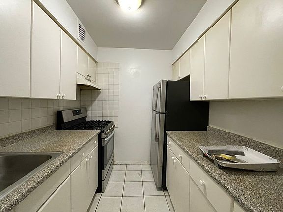 4th image of 85-82 Eliot Ave #44