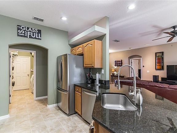 3rd image of 731 Uxbridge Ln
