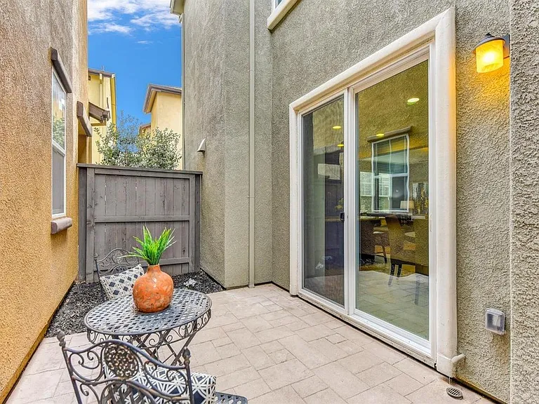 916 Lyon Pl — Photo 25