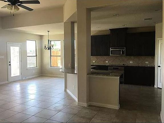 4th image of 729 Alexandria Ln