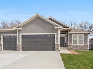 301 SW 17th St, Oak Grove, MO 64075