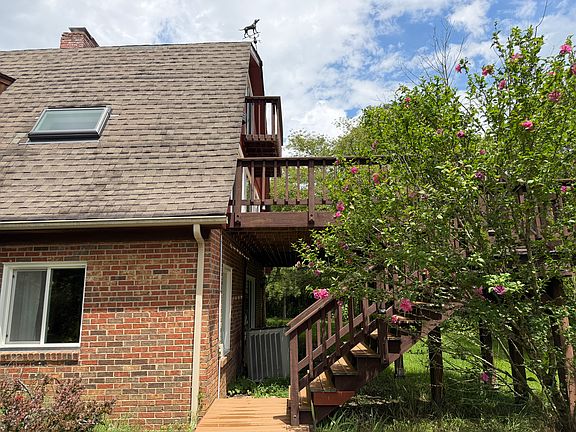 3rd image of 1422 Catawba Rd