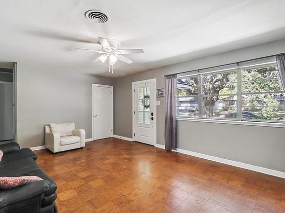 4th image of 6121 Stratford Pl