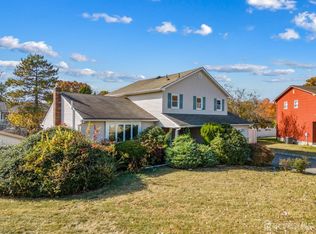 95 Rodak Cir, Edison, NJ 08817