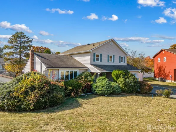 95 Rodak Cir, Edison, NJ 08817