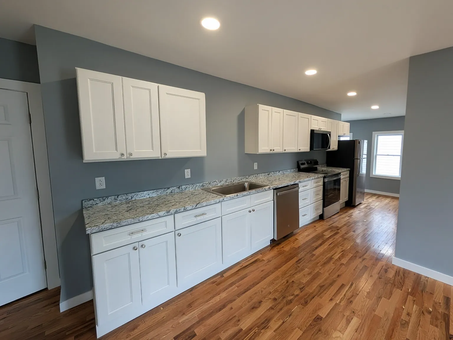 510-512 Columbia Street - 510 Upper — Photo 1