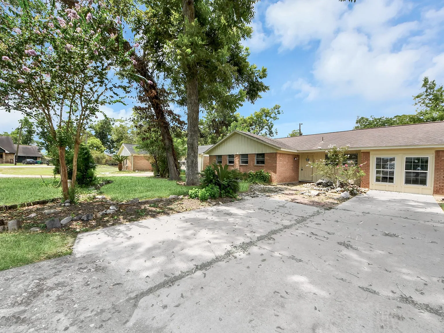 4 bed, 2.0 bath, 1397 sqft, $1,600 — Photo 3