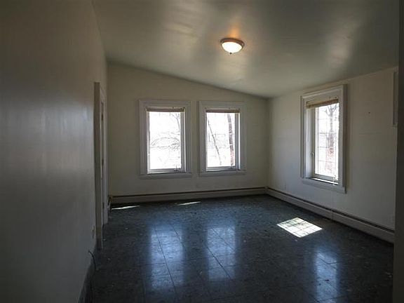 4th image of 44 Schraeter S Ln