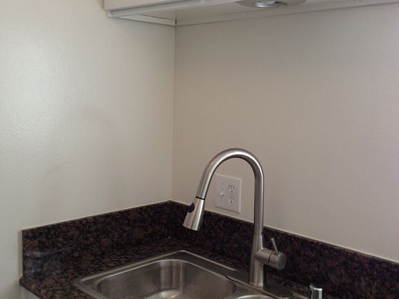 5th image of 965 Miramonte Dr APT 8