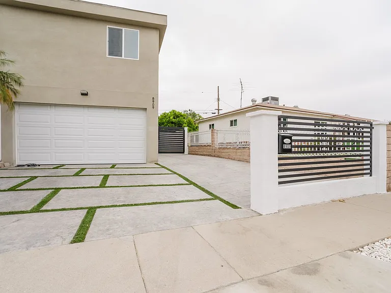 8909 Wakefield Ave — Photo 13