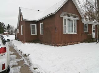 135 W 4th St, Manawa, WI 54949