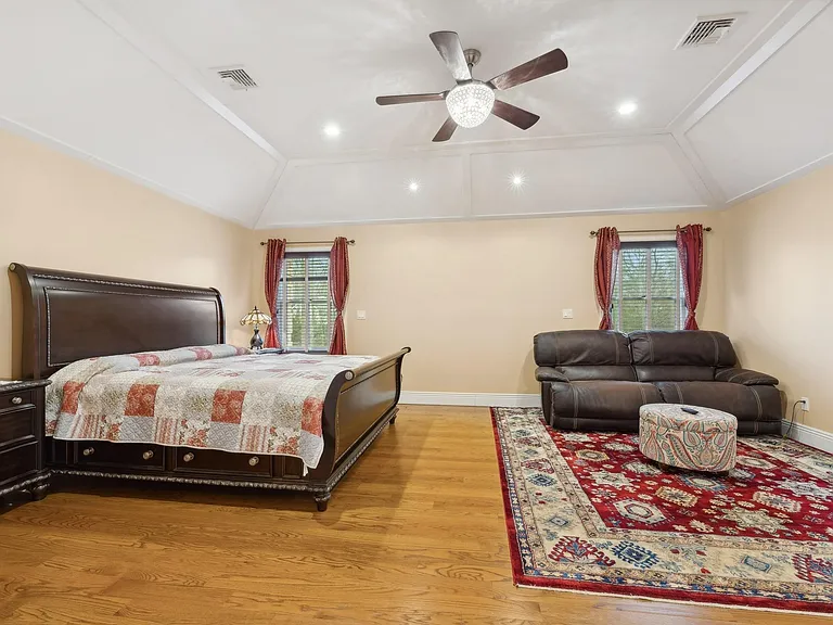 324 Lake St — Photo 33
